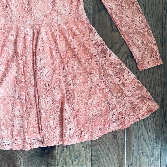 NWOT Pretty Floral Lace Jolt Dress ✨ Size Small - Picture 2 of 5